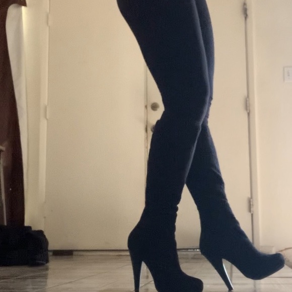 Micheal Antonio’s Black high heel boot - Picture 7 of 7